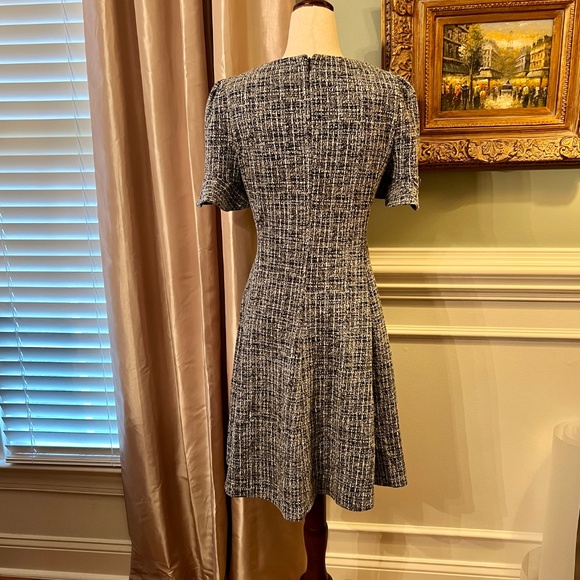 NWOT DKNY Black & White Stretch Woven Fit & Flare Bell Sleeve Dress US Size 8 - Picture 8 of 9